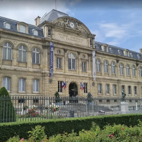 S&egrave;vres ou Limoges